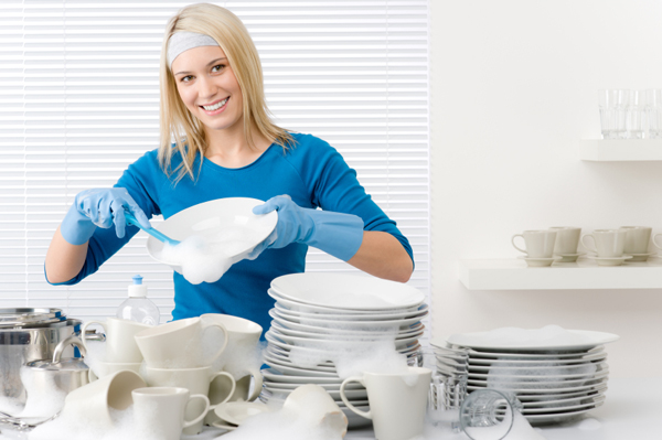 Работа на кухне (мойка посуды, уборка):